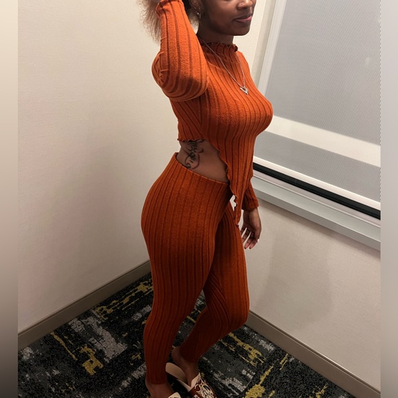 Two piece Set - Picture 4 of 4